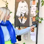 Eugenia Martínez de Irujo con pantalones a todo color.