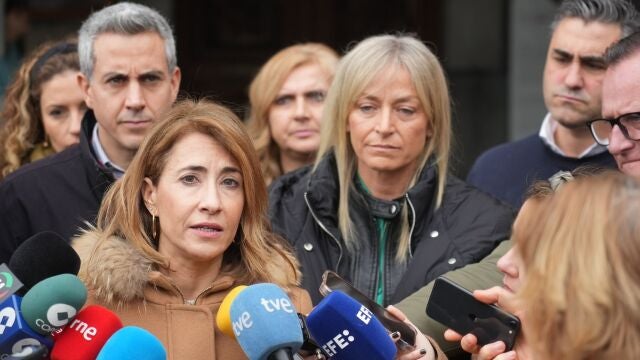 La ministra de Transportes, Raquel Sánchez, el vicepresidente de Cantabria, Pablo Zuloaga y la alcaldesa de Castro Urdiales, Susana Herrán, hoy