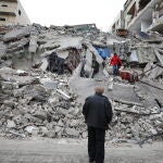 Ruinas de un edificio tras el terremoto que ha sacudido a Turquía y Siria