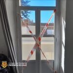 Balcón precintado por los bomberos en una vivienda de Cádiz. CONSORCIO DE BOMBEROS DE CÁDIZ
