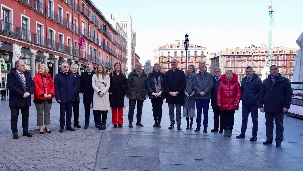 Los consejeros de la Presidencia, Jesús Julio Carnero, y de Familia e Igualdad de Oportunidades, Isabel Blanco, presiden la Comisión General de Coordinación Territorial, donde participan todos los delegados territoriales de la Junta