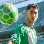 Presentación del delantero Ayoze en el Betis