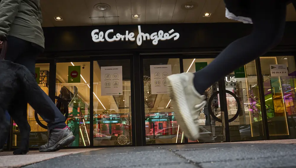 Puertas de un centro comercial El Corte Inglés
