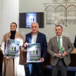 Los diputados de Deportes y Turismo, Jesús María Ortiz y Javier García, el delegado provincial de Atletismo, Casimiro Blanco, y los atletas, Gema Martín y Miguel Ángel Heras, presentan el I Trail Camino de Hierro