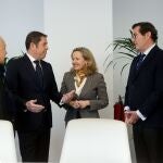 - La vicepresidenta primera del Gobierno, Nadia Calviño (c), el presidente de la CEOE, Antonio Garamendi (2d), el presidente de la Confederación de la Pequeña y Mediana Empresa (CEPYME), Gerardo Cueva (2i), el secretario general de UGT, Pepe Álvarez (i) y el secretario general de CCOO, Unai Sordo (d), asisten a la reunión de la Mesa de Dialogo Social de la Agenda del Plan de Recuperación, Transformación y Resiliencia, este jueves en Madrid.
