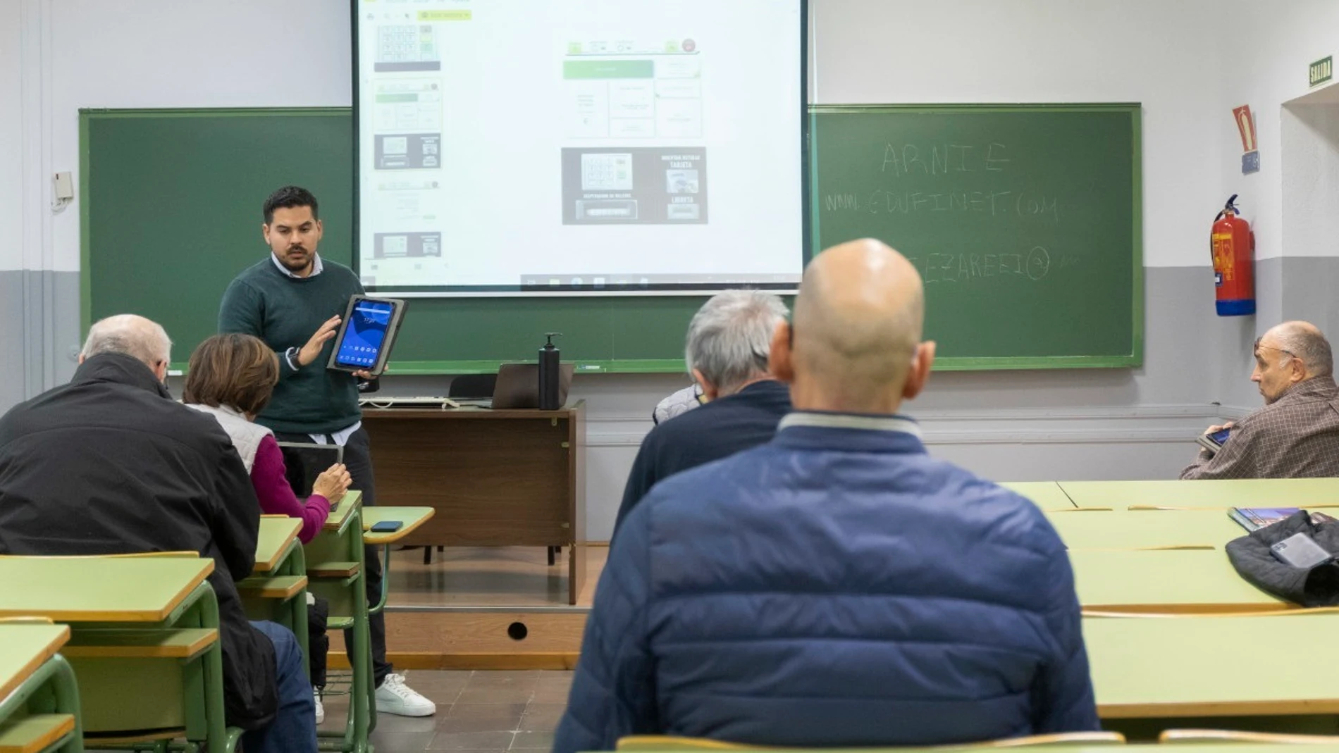 El Proyecto Edufinet de Unicaja y la UMA acercan la educación financiera a los mayores