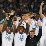 Vinicius celebra con sus compañeros el Mundial de Clubes