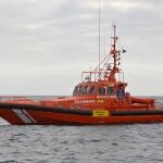 Salvamento rescata una patera a unos 148 kilómetros al sur de Gran Canaria