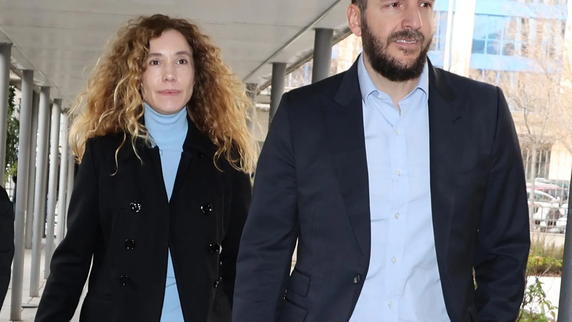 Borja Thyssen y Blanca Cuesta acuden a los juzgados y se suspende su juicio por defraudar a Hacienda
