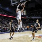 Mario Hezonja realiza un mate en un partido de la Liga Endesa ante el Lenovo Tenerife
