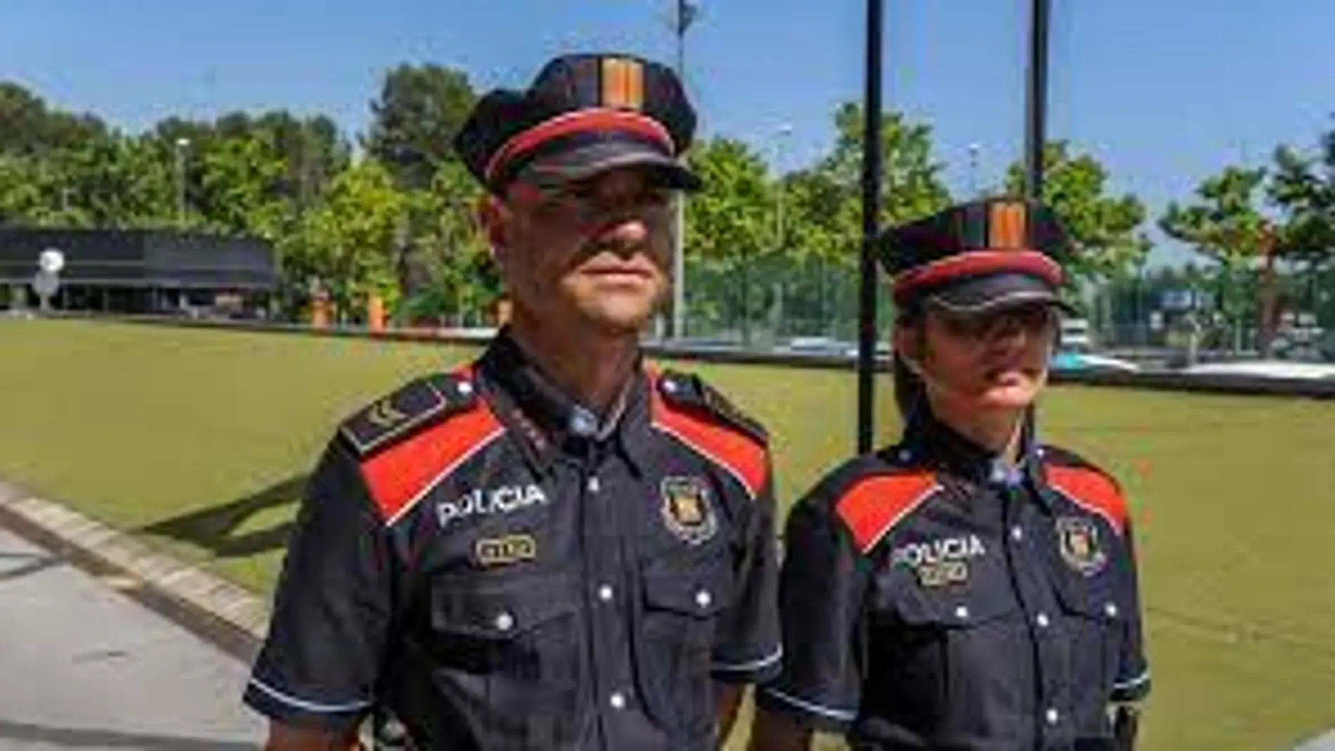 El nuevo uniforme es más oscuro que el anterior