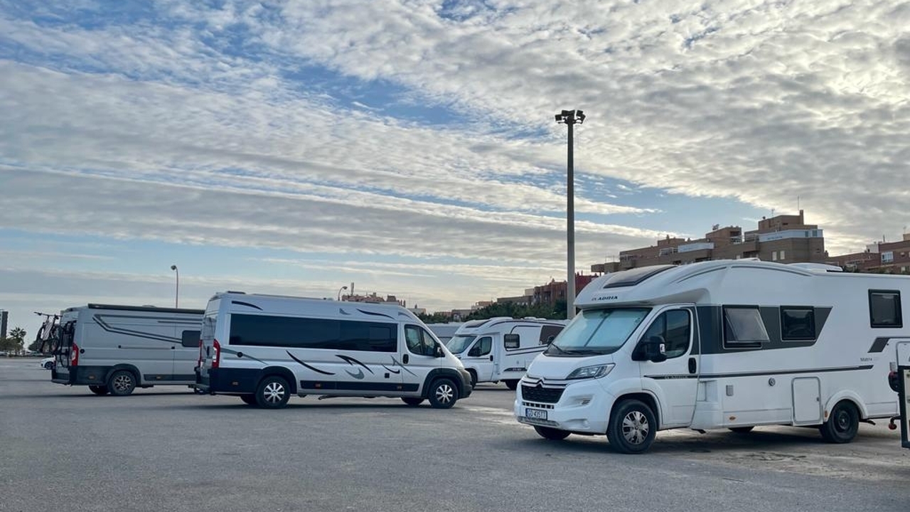 Dos jubilados se van de vacaciones y acaban atrapados durante un mes por la avería de su caravana