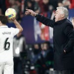 Ancelotti da instrucciones en El Sadar