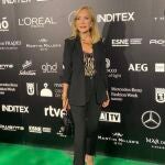 Carmen Lomana en el desfile de Lola Casademunt .