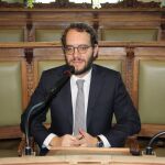 Pablo Vicente, candidato de Cs a la alcaldía de Valladolid, en su escaño en el ayuntamiento