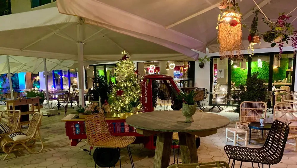 El restaurante 180º Gastrobar, a un paso del centro de Ibiza y al borde del mar