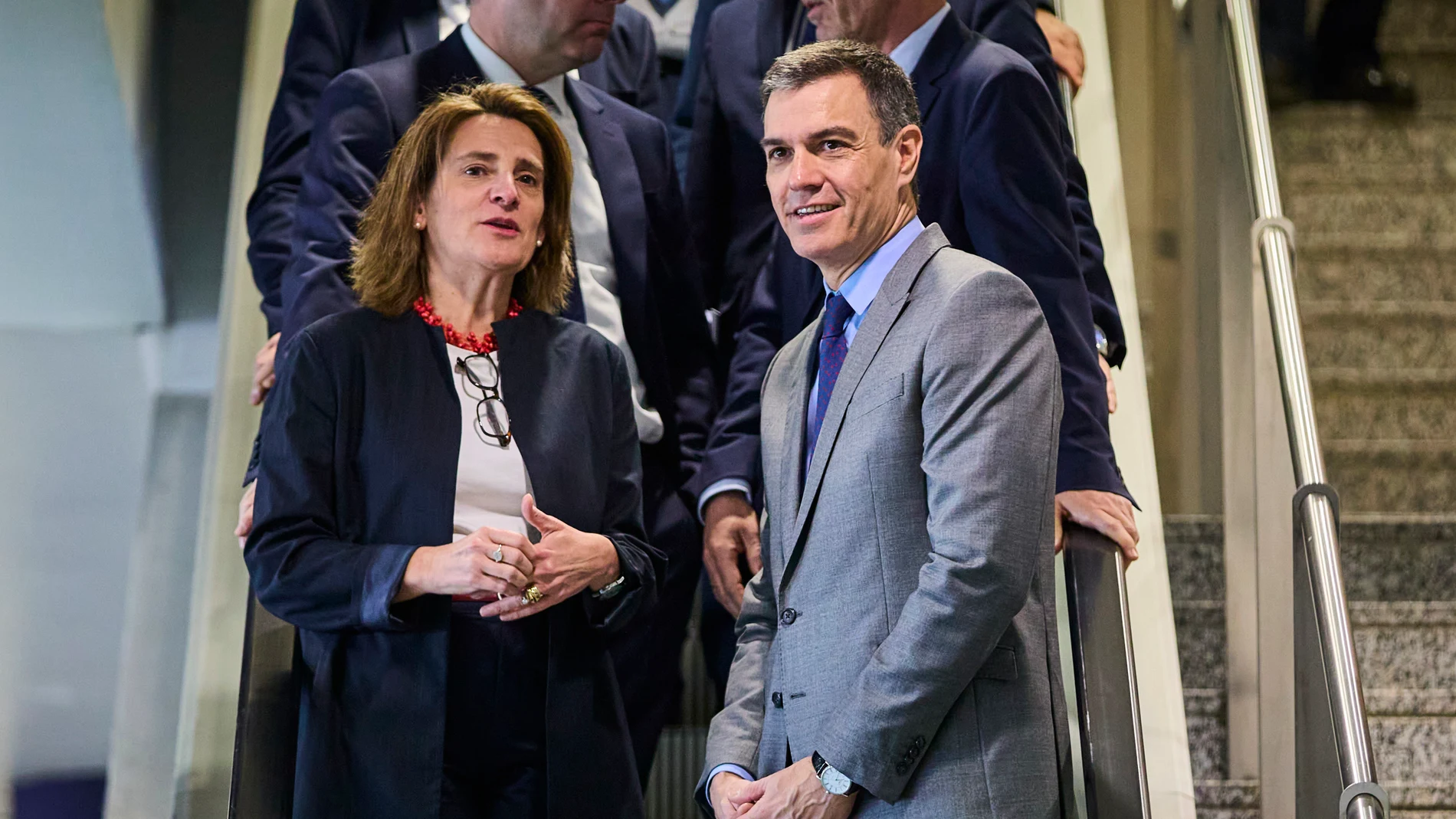 El presidente del Gobierno Pedro Sánchez junto a la comisaria europea de Energía, Kadri Simson y la vicepresidenta tercera del Gobierno y ministra para la Transición Ecológica y el Reto Demográfico, Teresa Ribera en la apertura de la Conferencia Internacional de Energías Renovables SPIREC 23 este lunes en Madrid.