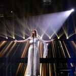 Alika interpreta "Bridges"
