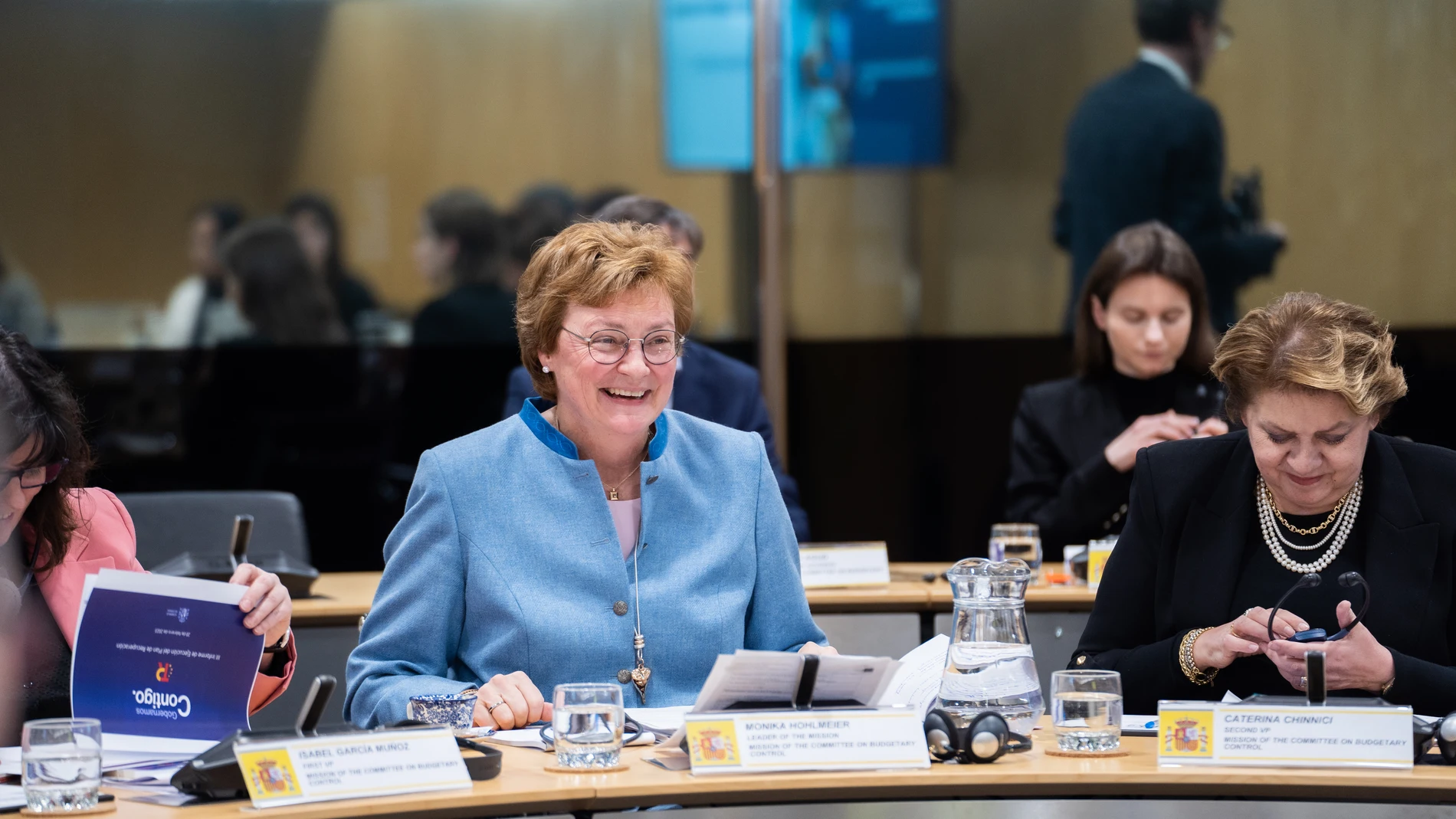 Madrid, 20 feb (EFECOM).- La vicepresidenta primera y ministra de Asuntos Económicos, Nadia Calviño, ha defendido este lunes ante un grupo de miembros de la Comisión de Control Presupuestario del Parlamento Europeo el "riguroso sistema de control y transparencia" del Gobierno en la gestión de los fondos europeos. Fuentes del Ministerio de Asuntos Económicos han trasladado que la reunión que ha mantenido la vicepresidenta esta tarde con varios eurodiputados ha transcurrido en un "tono cordial y constructivo". En la foto, la presidenta de la Comisión de Control Presupuestario del Parlamento Europeo que visita España, Mónika Hohlmeier (i). EFE/Ministerio de Economía ***SÓLO USO EDITORIAL, PERMITIDO SU USO SÓLO EN RELACIÓN A LA INFORMACIÓN QUE APARECE EN EL PIE DE FOTO (CRÉDITO OBLIGATORIO)***