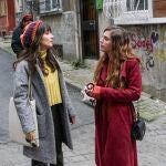 Las dos hermanas protagonistas: Zeynep (izda.) y Yildiz (dcha.) 