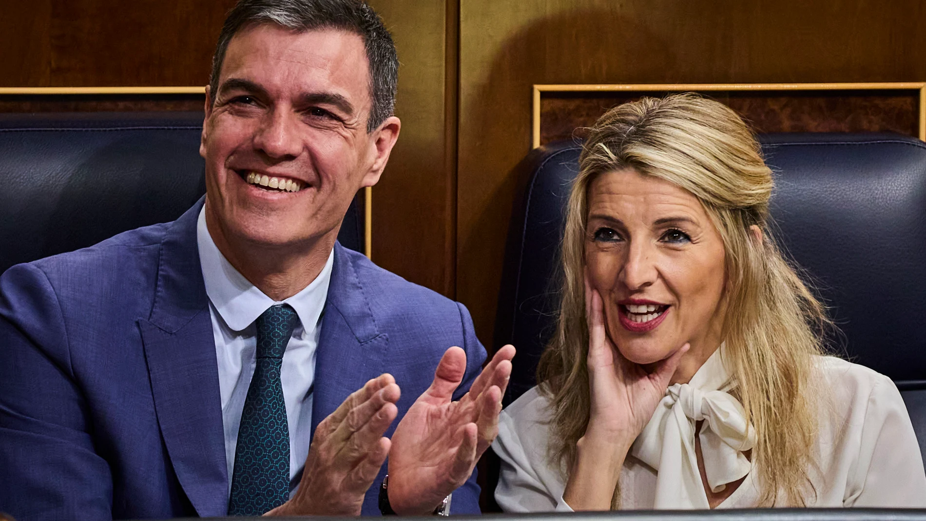 El presidente del gobierno, Pedro Sánchez, y Yolanda Díaz, vicepresidenta segunda y ministra de Trabajo y Economía Social durante la sesión de control al gobierno en el Congreso de los Diputados.