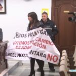 Aída Nizar en el momento de irrumpir en el pleno