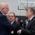 El presidente de la Generalitat valenciana, Ximo Puig, esta mañana junto al presidente de Mercadona, Juan Roig