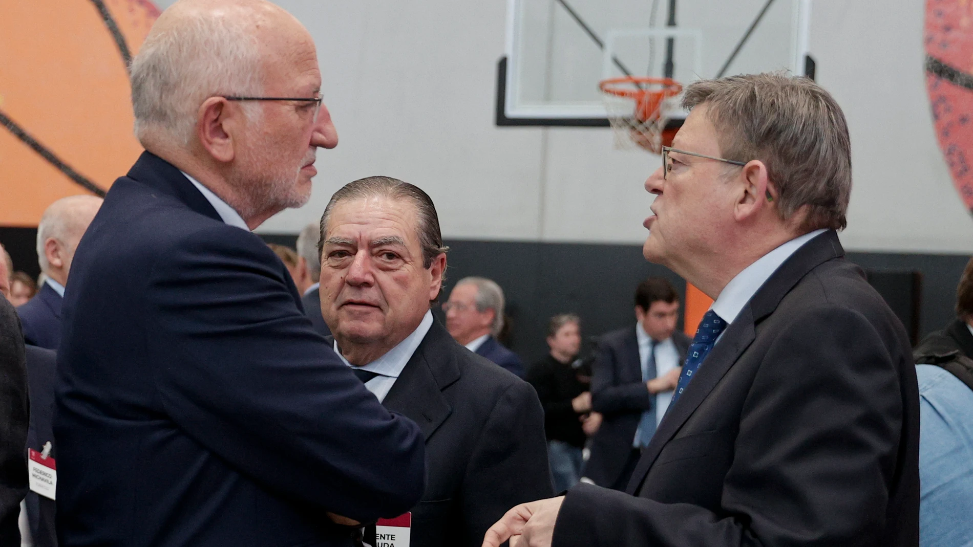 El presidente de la Generalitat valenciana, Ximo Puig, esta mañana junto al presidente de Mercadona, Juan Roig
