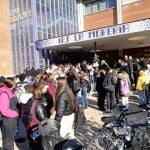 Imagen de los alumnos a la entrada del IES La Moreria de Mislata 