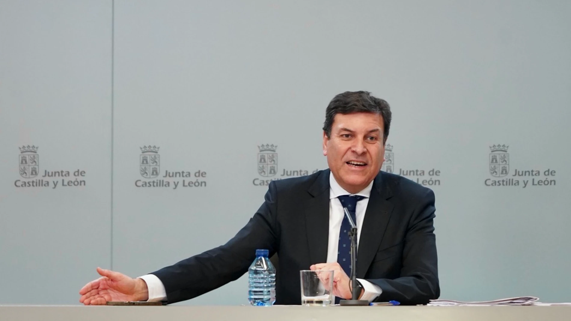 El portavoz de la Junta, Carlos Fernández Carriedo, durante la rueda de prensa de este jueves