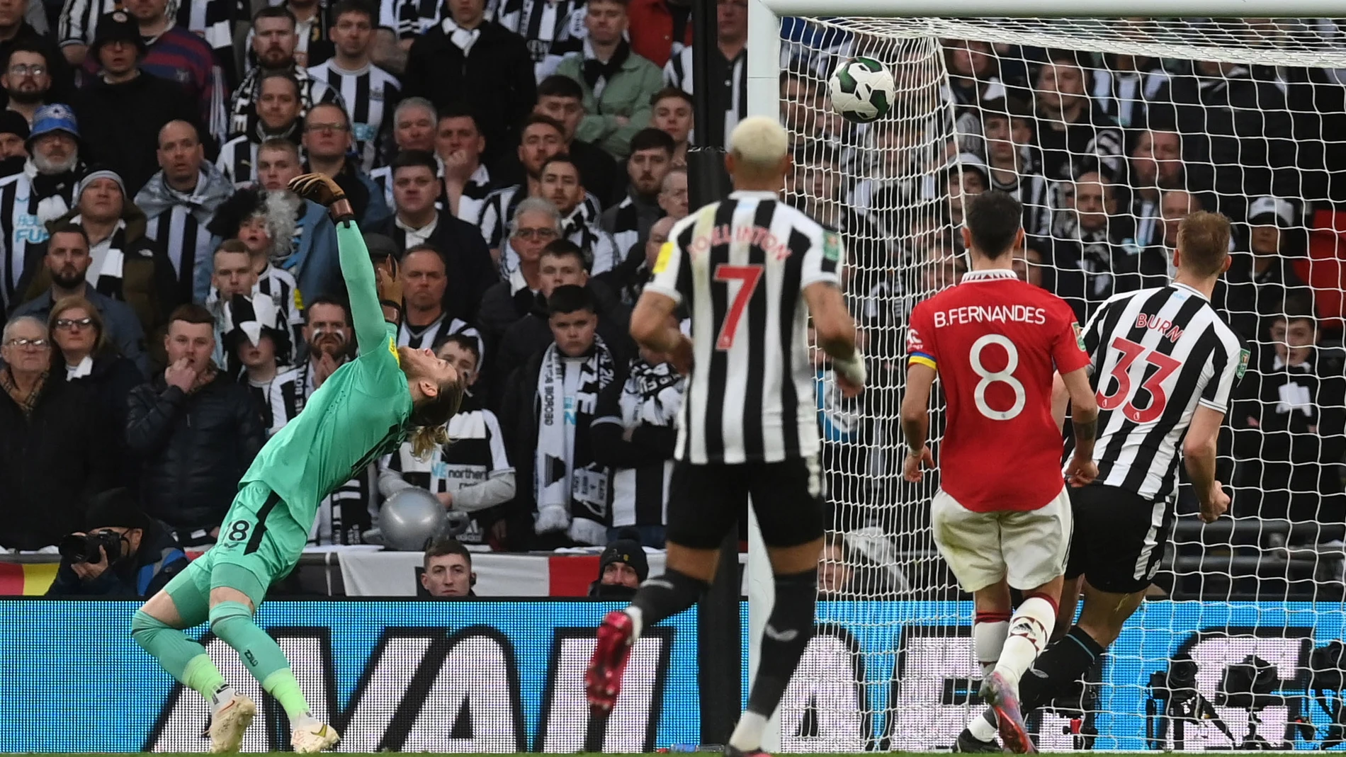 Karius recibe el segundo gol del Manchester United en la final de la Carabao Cup