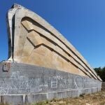 Lateral de la Columna Sagardía, en las inmediaciones del puerto de Carrales (Burgos) 