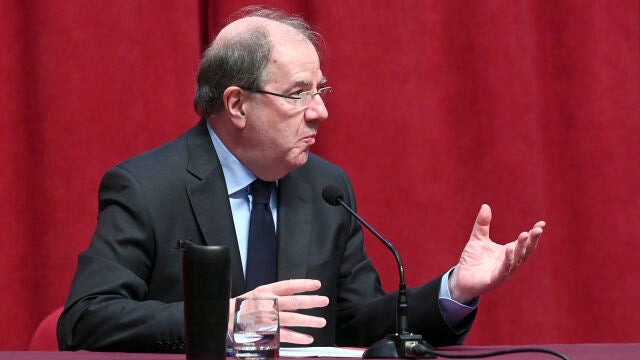 La Cátedra de Monarquía El expresidente de la Junta, Juan Vicente Herrera, participa en la Cátedra de Monarquía Parlamentaria de la Universidad de Burgos