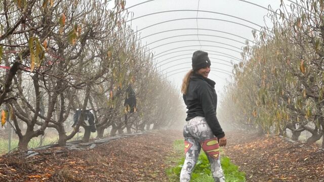 La agricultora Carmen Sánchez, de 30 años, suma casi 200.000 seguidores en TikTok