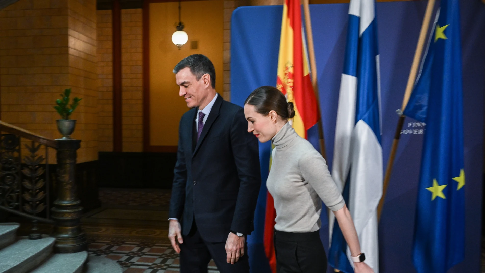 Finland's Prime Minister Sanna Marin (R) welcomes Spanish Prime Minister Pedro Sanchez (L) for their meeting in Helsinki, Finland, 03 March 2023.