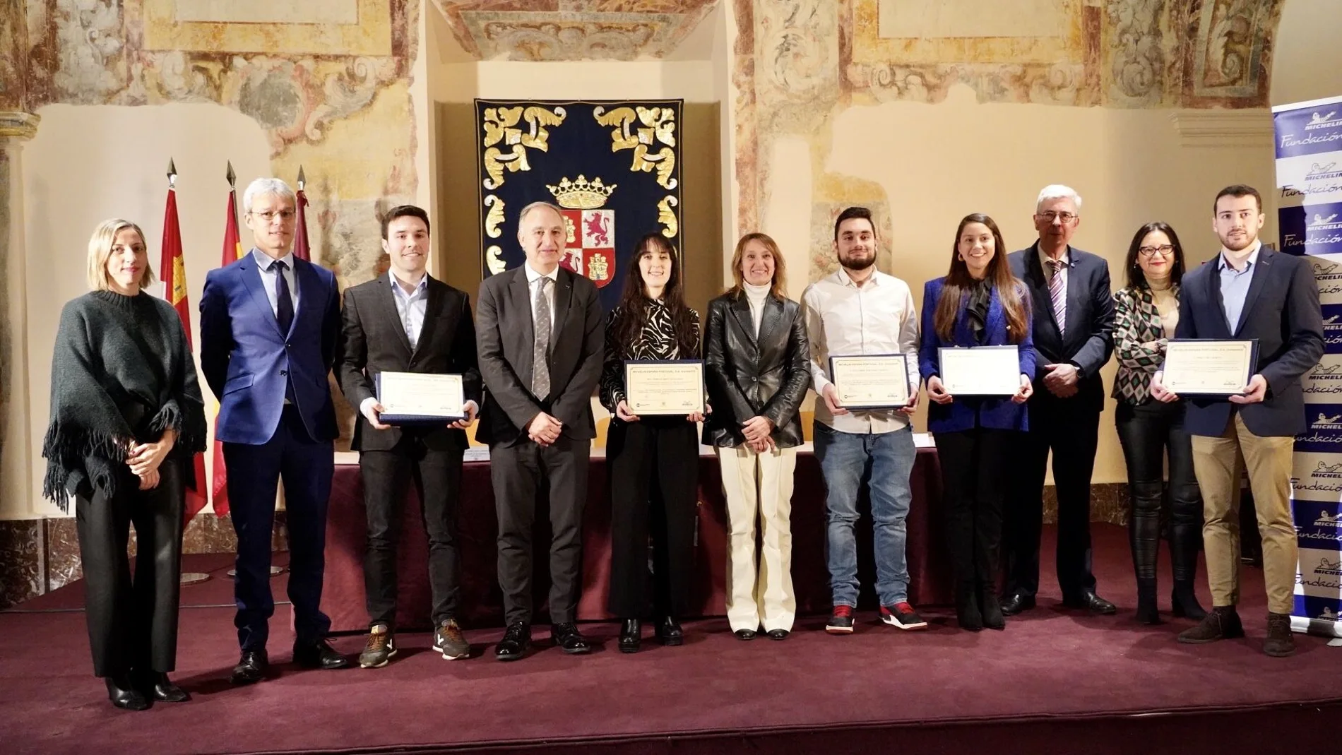 La consejera de Educación, Rocío Lucas, participa en la entrega de los XX Premios Michelin. Junto a ella, el rector de la Universidad de Valladolid, Antonio Largo, el director de la planta de Michelin Valladolid, Bruno Arias, y los galardonados