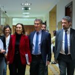 El líder del PP, Alberto Núñez Feijóo junto a Cuca Gamarra, Jaime Olona y Carmen Navarro en el Congreso de los Diputados 