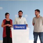 Pedro González, en el atril, presentó su dimisión