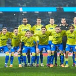 Los jugadores del Cádiz, antes de su partido ante la Real Sociedad