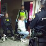 La Policía Nacional detiene a una pareja que creó una red de agencias de modelos para explotar sexualmente a más de 120 mujeres