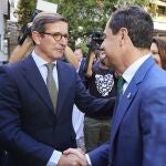 Andalucía lidera la minería metálica en España con el 90 % del valor de la producción nacional. En la imagen, Jorge Paradela y Juanma Moreno