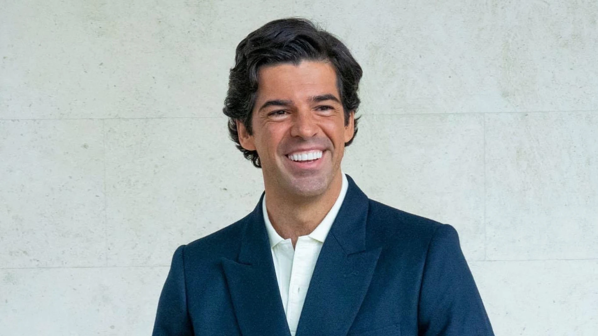 El actor Miguel Ángel Muñoz Actor caracterizado como Julio Iglesias en la serie 'Bosé'.
