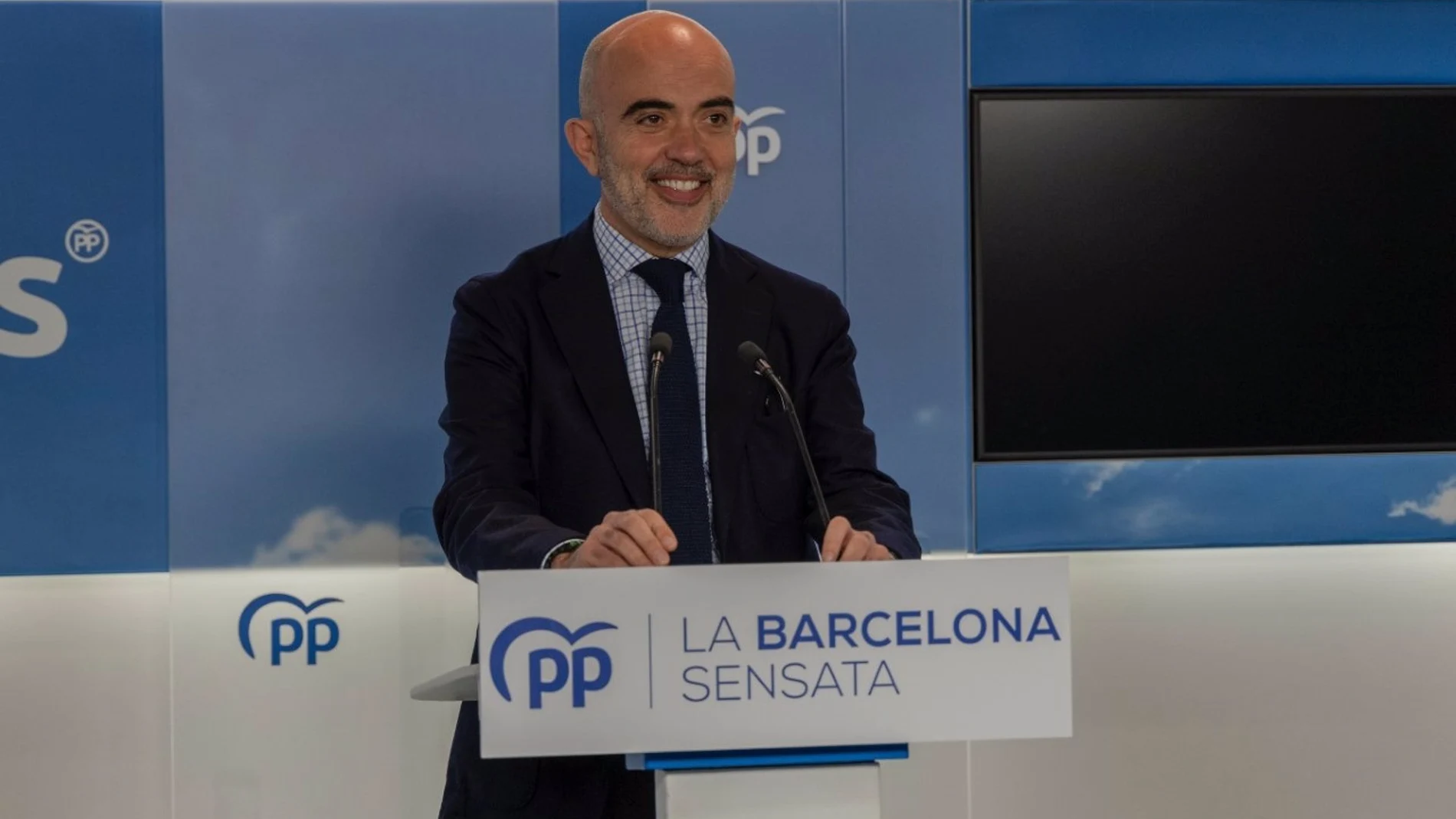 El PP presenta su plan fiscal para Barcelona: rebajas de impuestos y establecer topes en la zona azul