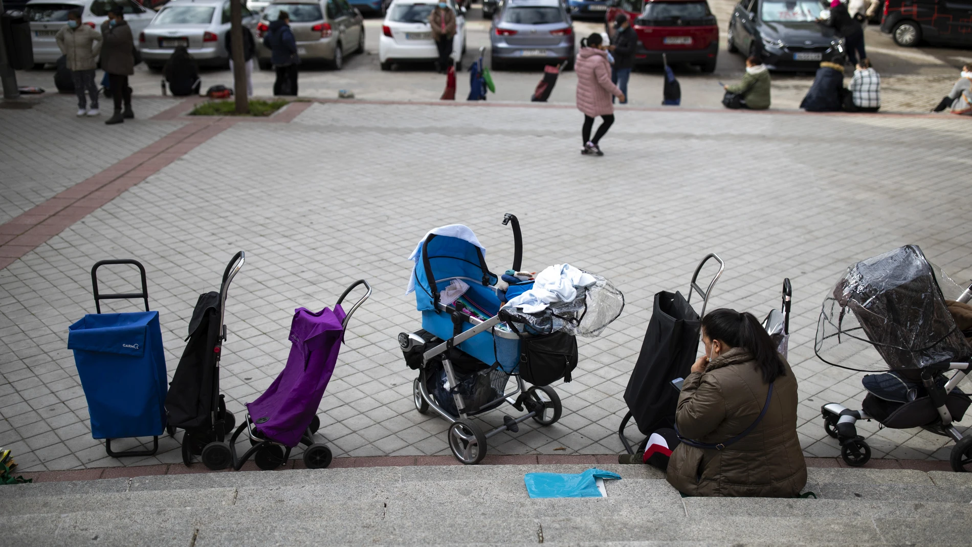 Colas del Hambre en el barrio de Aluche, Madrid