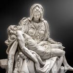 La Iglesia de Guadix (Granada) relanza su 'Piedad', copia de la original de Miguel Ángel, con un espectáculo visual