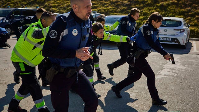 El Centro Integral de Formación de Seguridad y Emergencias (CIFSE) del Ayuntamiento de Madrid ha impartido en este mandato un 34 % más de horas de formación que en los cuatro años anteriores, pasando de 1,5 millones a 2 millones. El dato lo ha dado a conocer hoy la delegada de Seguridad y Emergencias y portavoz municipal, Inmaculada Sanz, que ha visitado el centro para hacer un balance de la formación continua impartida por el Consistorio en estos cuatro años a los componentes de los servicios municipales de Seguridad y Emergencias, así como a los Agentes de Movilidad.