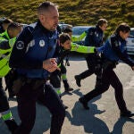 El Centro Integral de Formación de Seguridad y Emergencias (CIFSE) del Ayuntamiento de Madrid ha impartido en este mandato un 34 % más de horas de formación que en los cuatro años anteriores, pasando de 1,5 millones a 2 millones. El dato lo ha dado a conocer hoy la delegada de Seguridad y Emergencias y portavoz municipal, Inmaculada Sanz, que ha visitado el centro para hacer un balance de la formación continua impartida por el Consistorio en estos cuatro años a los componentes de los servicios municipales de Seguridad y Emergencias, así como a los Agentes de Movilidad.