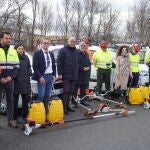 Miguel Ángel de Vicente junto con los integrantes de una de las brigadas forestales