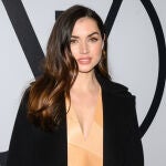 Ana de Armas brilla en desfile de Louis Vuitton.