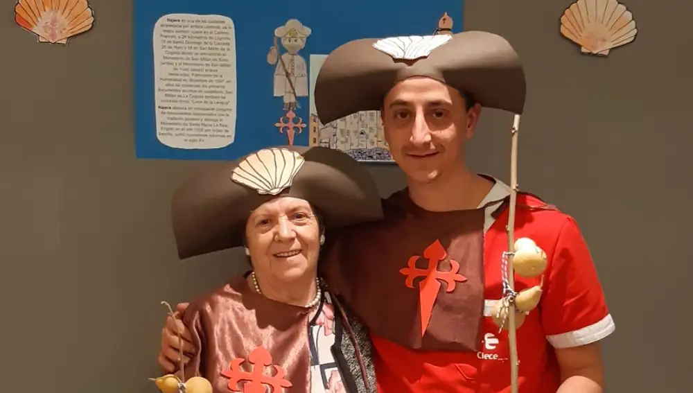 Daniel García junto a una usuaria de La Estrella, en una de las actividades de animación